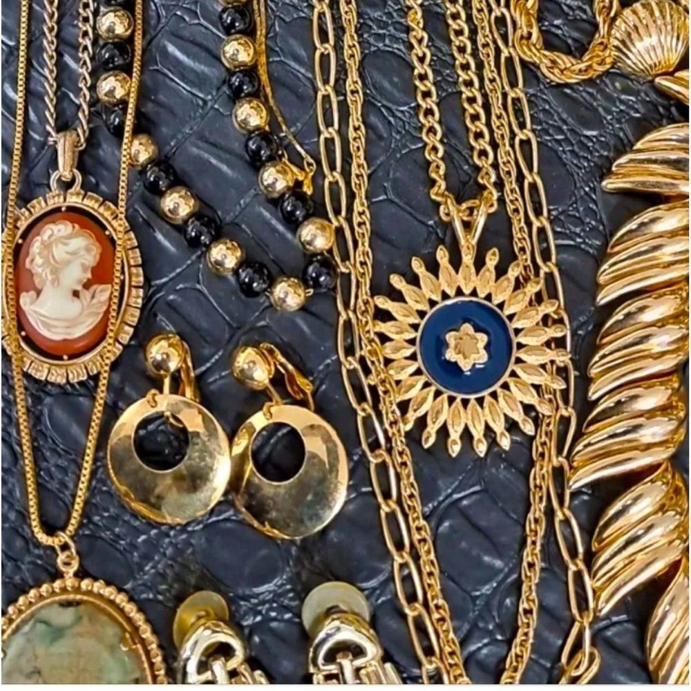 Huge 5 LB “POSH PERFECTLY” jewelry mystery box~ Gold & Silver jewelry - Picture 9 of 11